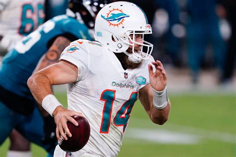 Miami Dolphins QB Ryan Fitzpatrick’s jersey makes Pro Football Hall of ...