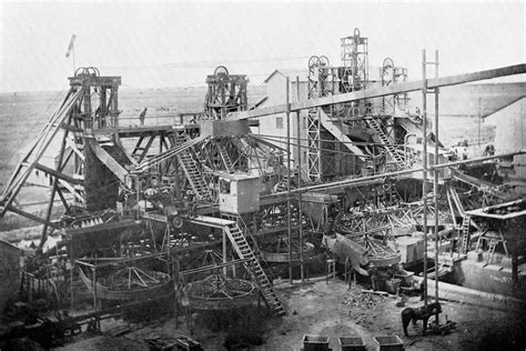 File:Washing plant of De Beers Consolidated Mines, Kimberley 1900.jpg ...