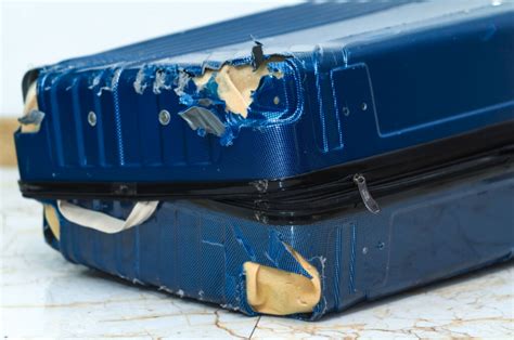 How to Handle Damaged Luggage at the Airport | Digital Vacation Quest Blog