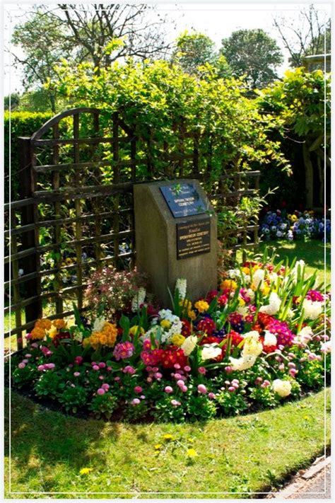 Memorial Garden Ideas | SmallKitchenGarden in 2020 | Memorial garden, Garden design, Garden