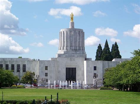 Oregon State Capitol (Salem, OR) | Capitol building, Historic buildings ...