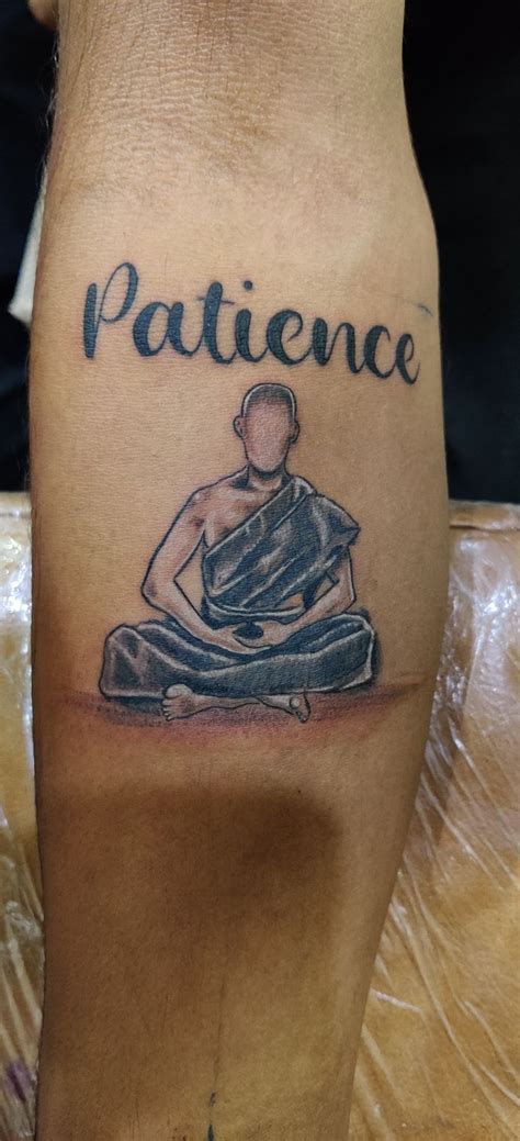 a person with a tattoo on their leg that says,'patience