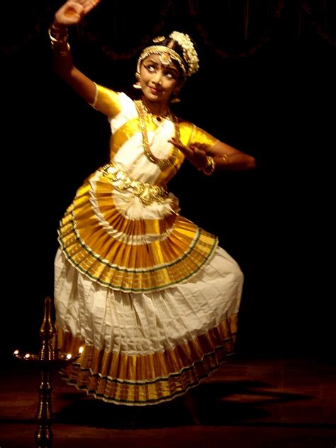 Indian Traditional Dance: Mohiniattam