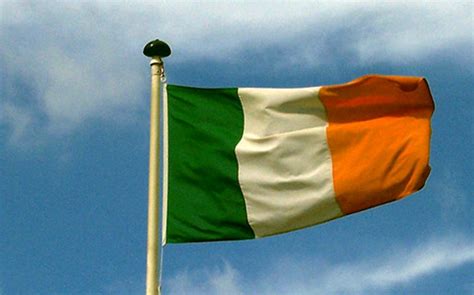 LE SAVIEZ-VOUS ? La signification du drapeau irlandais | lepetitjournal.com