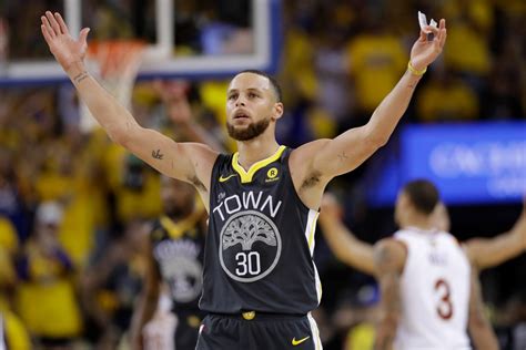 Stephen Curry dominates Game 2 of NBA Finals in Warriors win