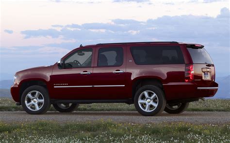 2013 Chevrolet Suburban - Information and photos - MOMENTcar