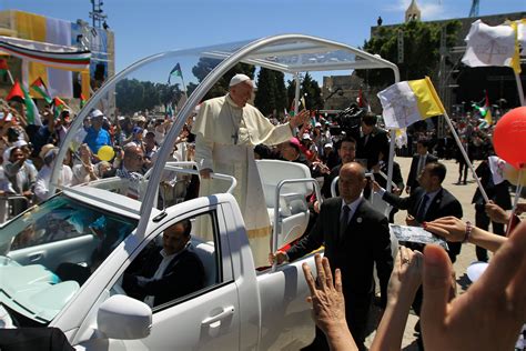 Pope ditches bulletproof Popemobile | wtsp.com