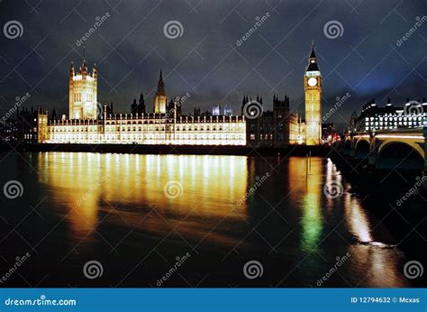 London, Houses of Parliament at Night Editorial Photography - Image of ...