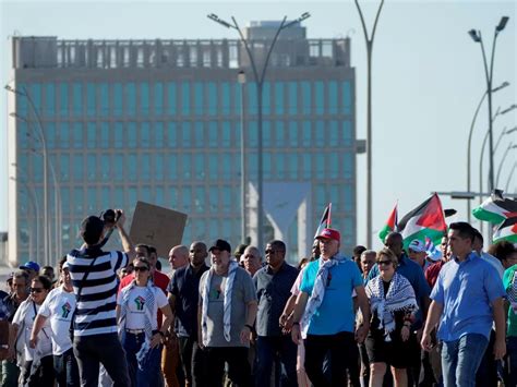 Thousands led by Cuba's president march in Havana in solidarity with ...