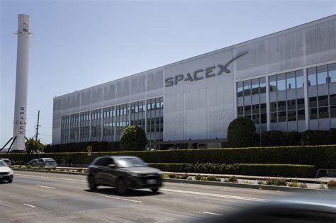 Former SpaceX Employee Alleges Age Discrimination at Elon Musk Company - Bloomberg