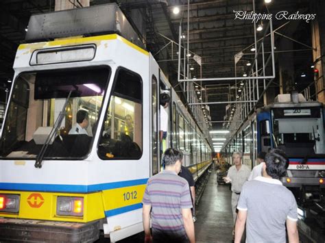 .: LRT trial run sa MRT 3 North Avenue depot