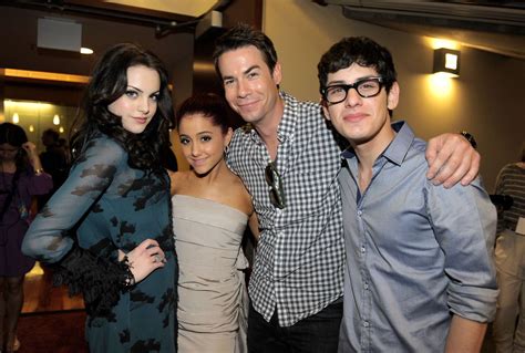 Ariana Grande Made It Shine With A 'Victorious' Reunion At Her Atlanta ...