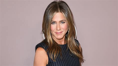 Jennifer Aniston's Iconic Sandy-Colored Hair Is Bright Blond Now | Glamour