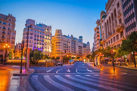 Nightlife in Valencia - Valencia travel guide - Go Guides