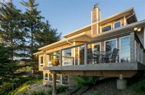 On the market: Oregon beach houses (photos) | Oregon beach house ...