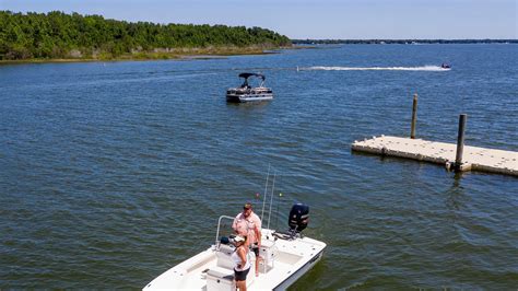 Toxins, blue-green algal bloom in Lake Weir trigger health alert