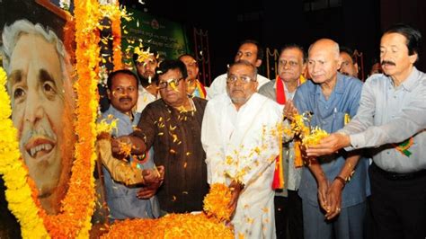 Floral tributes to Kuvempu on his birth anniversary - Star of Mysore