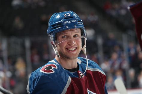 Colorado Avalanche News: Logan O’Connor stylishly dressing teammates ...