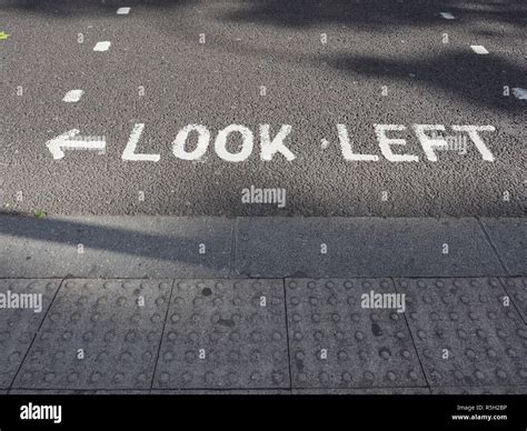 look left sign Stock Photo - Alamy