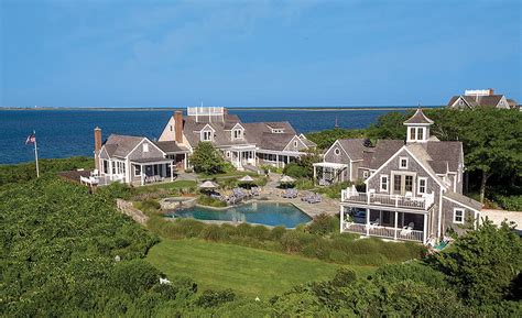 A Seaside Nantucket Compound Moonlights as the Perfect Summer Getaway - 环域居