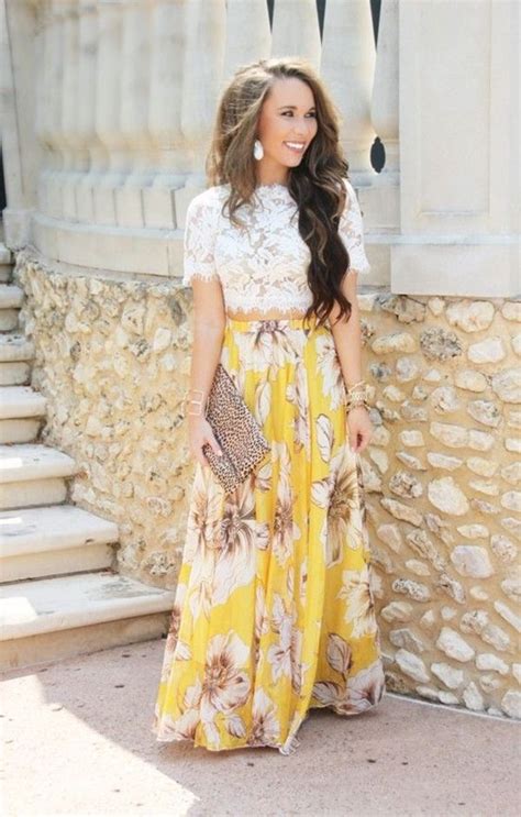 What Type of Tops to Wear with Long Skirts – Buzz16 | Floral maxi skirt ...