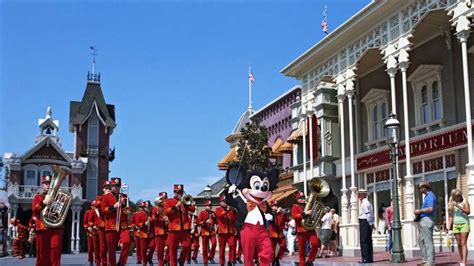 In pictures: Parades of Walt Disney World past