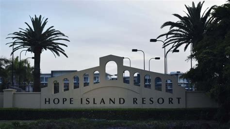 Hope Island Resort | Brown Signs