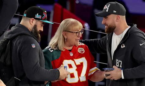 Jason Kelce’s Emotional Moment With Mother Donna After Losing Super ...