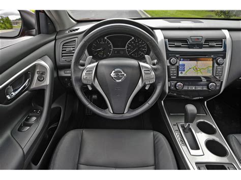 2017 Nissan Altima: 128 Interior Photos | U.S. News