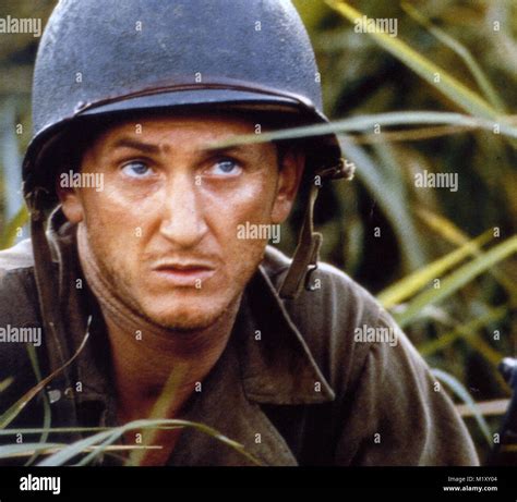 THE THIN RED LINE 1998 Fox 2000 Pictures film with Sean Penn Stock ...