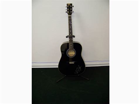 Bob Dylan Acoustic Guitar at Kissimmee 2012 as Z814 - Mecum Auctions