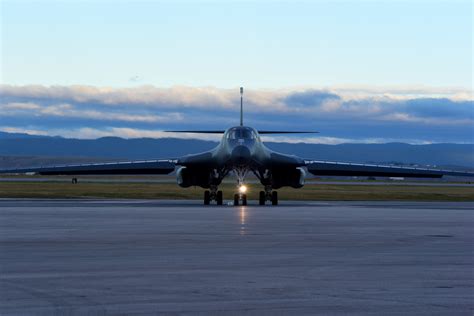 A B-1 Lancer prepares for takeoff at Ellsworth Air Force Base, S.D., Sept. 18, 2015. [3.000px × ...