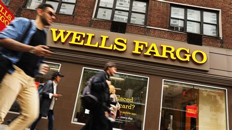 Wells Fargo continues branch cull, selling 52 Midwest locations