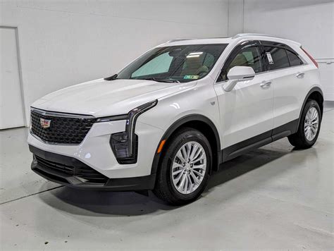 Pre-Owned 2024 Cadillac XT4 AWD Luxury in Crystal White Tricoat ...