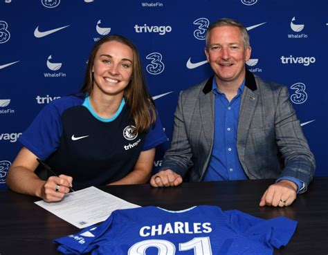 Niamh Charles extends her contract! ️ | Video | Official Site | Chelsea Football Club