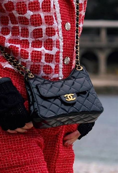 Monte Carlo Magic: A Look at Chanel's 2023 Cruise Collection | Vintage chanel handbags, Chanel ...