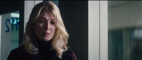 Watch: Rosamund Pike's 'Jack Reacher' Interview and a new clip with her and Tom Cruise!