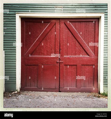 Red, barn door style, garage door Stock Photo: 309915354 - Alamy