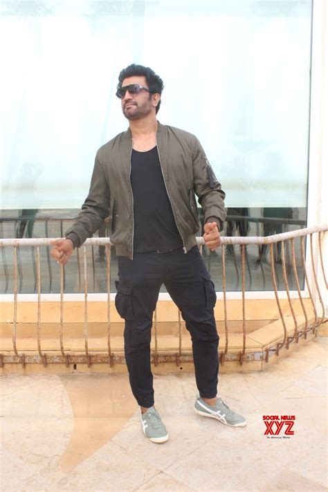 Sharad Kelkar Snapped At Sun Sand Hotel Juhu - Gallery - Social News XYZ