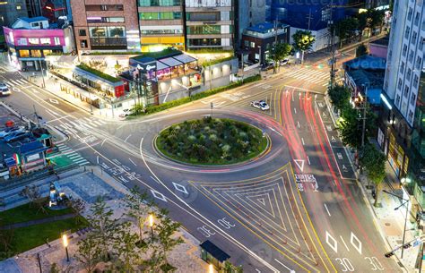 Night View of Sinchon, Seoul, Korea 14943920 Stock Photo at Vecteezy