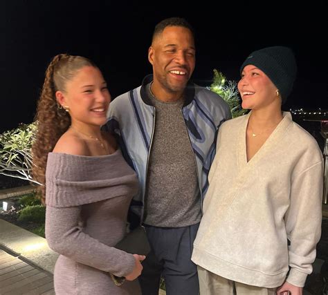 Michael Strahan and daughters Isabella and Sophia are all smiles as ...