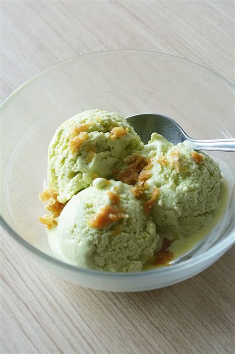 Pandan Coconut Ice Cream - Jaja Bakes - jajabakes.com