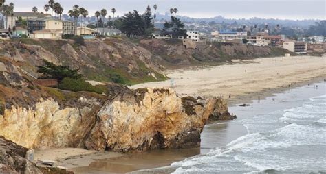 Tourist killed by large waves in Pismo Beach