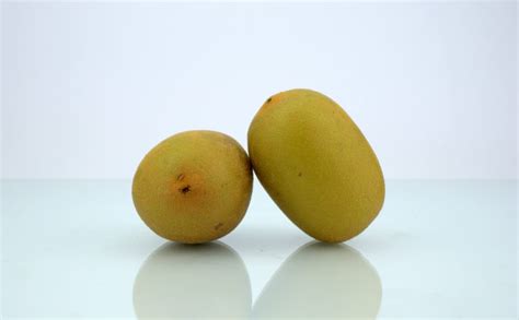 Free Yellow Kiwi Stock Photo