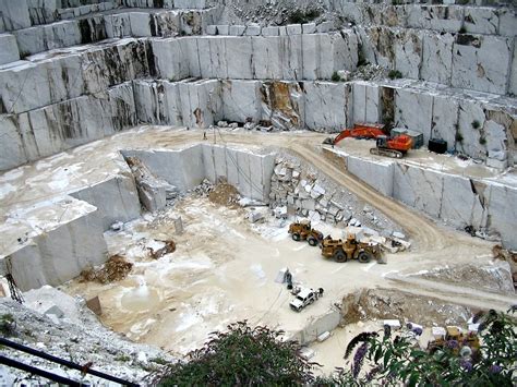 Carrara Marble Quarries - Delicious Italy