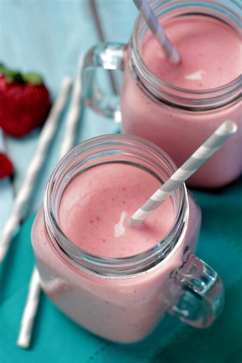 Strawberry Milkshake Smoothie - Live Simply