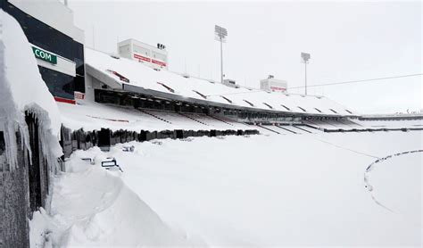 Snow Buries Buffalo Bills Stadium, Jets Game Moved - Business Insider