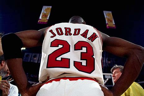 Online crop | HD wallpaper: Michael Jordan, men, sports, basketball, Chicago Bulls, jumping ...