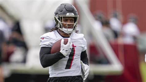 Bijan Robinson listed as third-string running back on Falcons’ depth ...