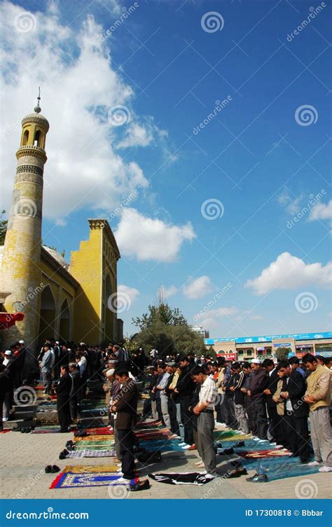 Muslim worshipers editorial stock photo. Image of region - 17300818